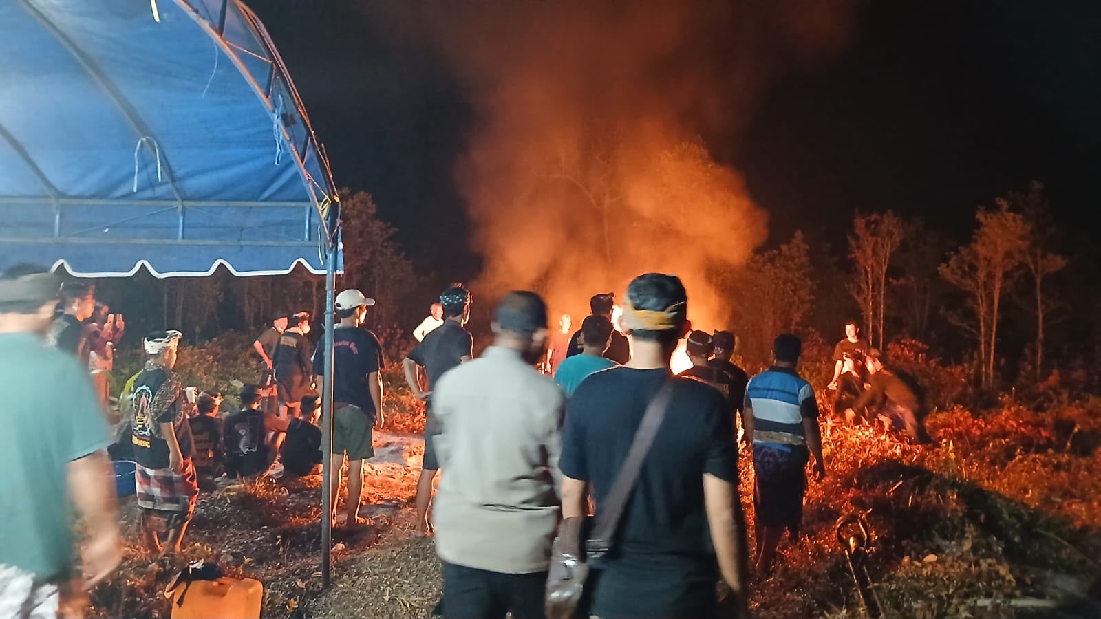 Antisipasi Karhutla, Polsek Bukit Batu Pantau Pelaksanaan Upacara Ngaben di Tangkiling
