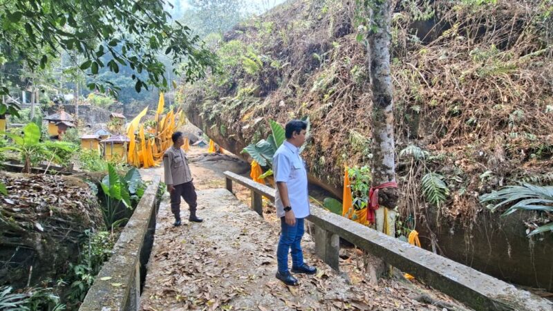 Ciptakan Rasa Aman, Personel Polsek Bukit Batu Gelar Patroli Jalan Kaki di Objek Wisata Batu Banama