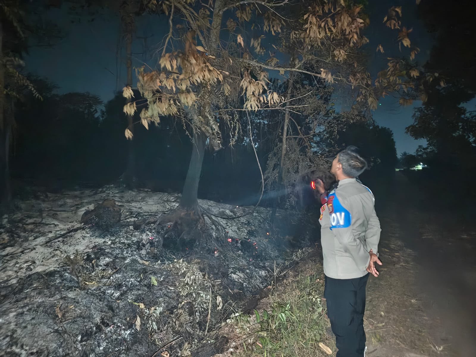 Cek Hotspot Malam Hari, Polsek Sabangau Pantau Lahan Terbakar di Kalampangan