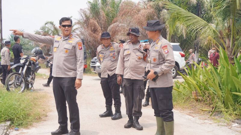 Kapolda Kalteng Bersama Personel Gabungan Pantau dan Padamkan Karhutla di Palangka Raya