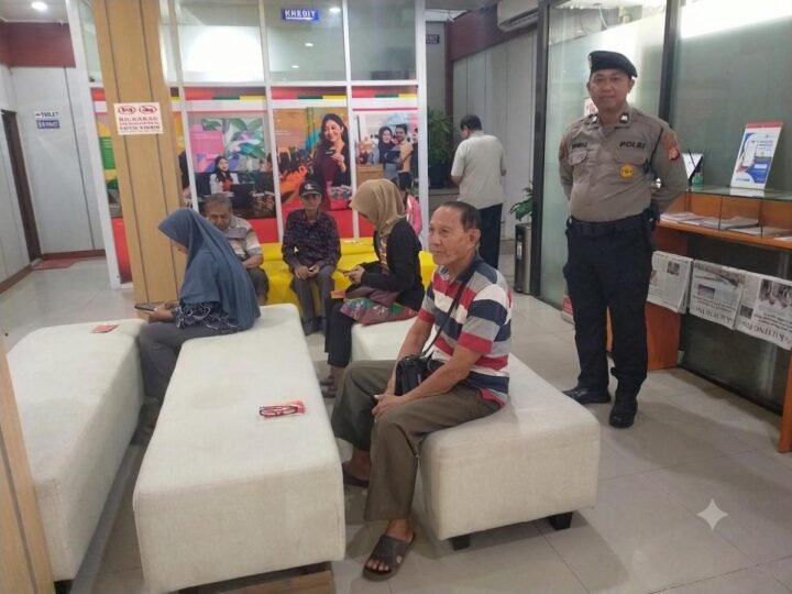 Ingatkan Nasabah Bank, Satpamobvit Polresta Palangka Raya Sosialisasikan Agar Waspada Penipuan Online