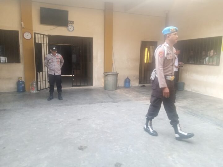 Usai Apel Serah Terima, Pamapta I SPKT Polresta Palangka Raya Cek Rutin Tahanan di Rutan