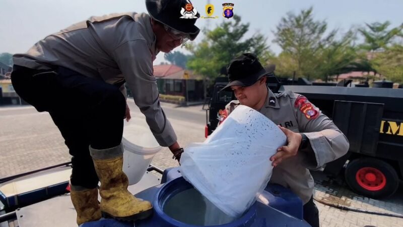Satbrimob Polda Kalteng Uji Coba Powder Pemutus Api untuk Perkuat Penanganan Karhutla
