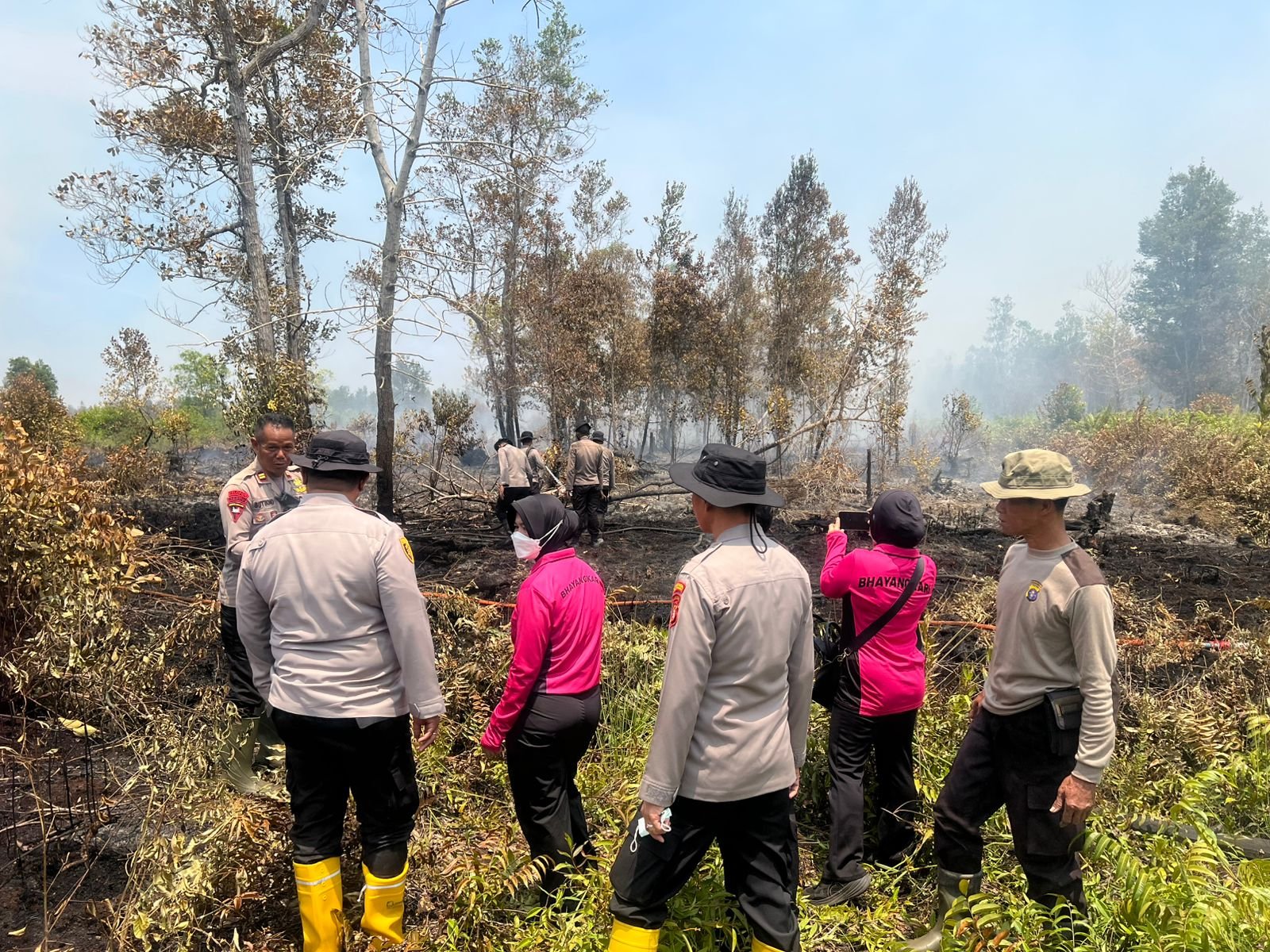 Di Sela Gerakan Bhayangkari Peduli, Kapolresta Palangka Raya Berikan Arahan kepada Personel Dalkarhutla