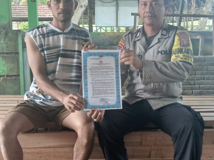 Patroli ke Mebel Warga di Marang, Polsek Bukit Batu Edukasi Layanan Polri 110