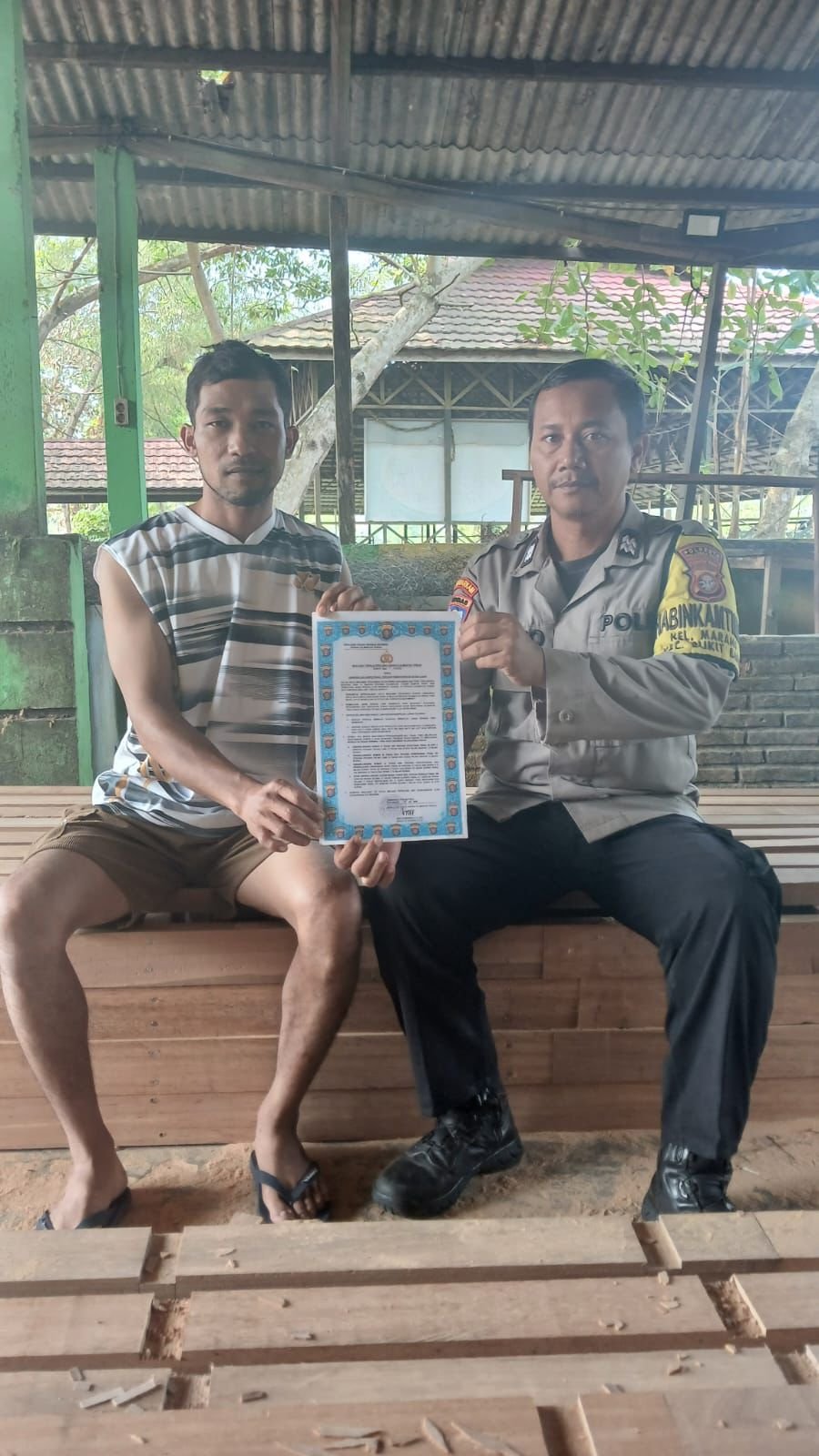 Patroli ke Mebel Warga di Marang, Polsek Bukit Batu Edukasi Layanan Polri 110