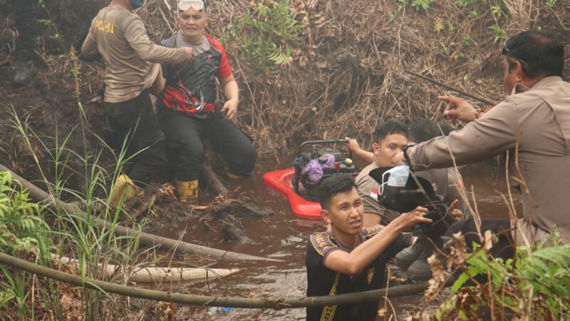 Respon Cepat Karhutla, Kapolda Kalteng Turun Langsung Pantau Titik Api di Jalan Mahir Mahar Palangka Raya