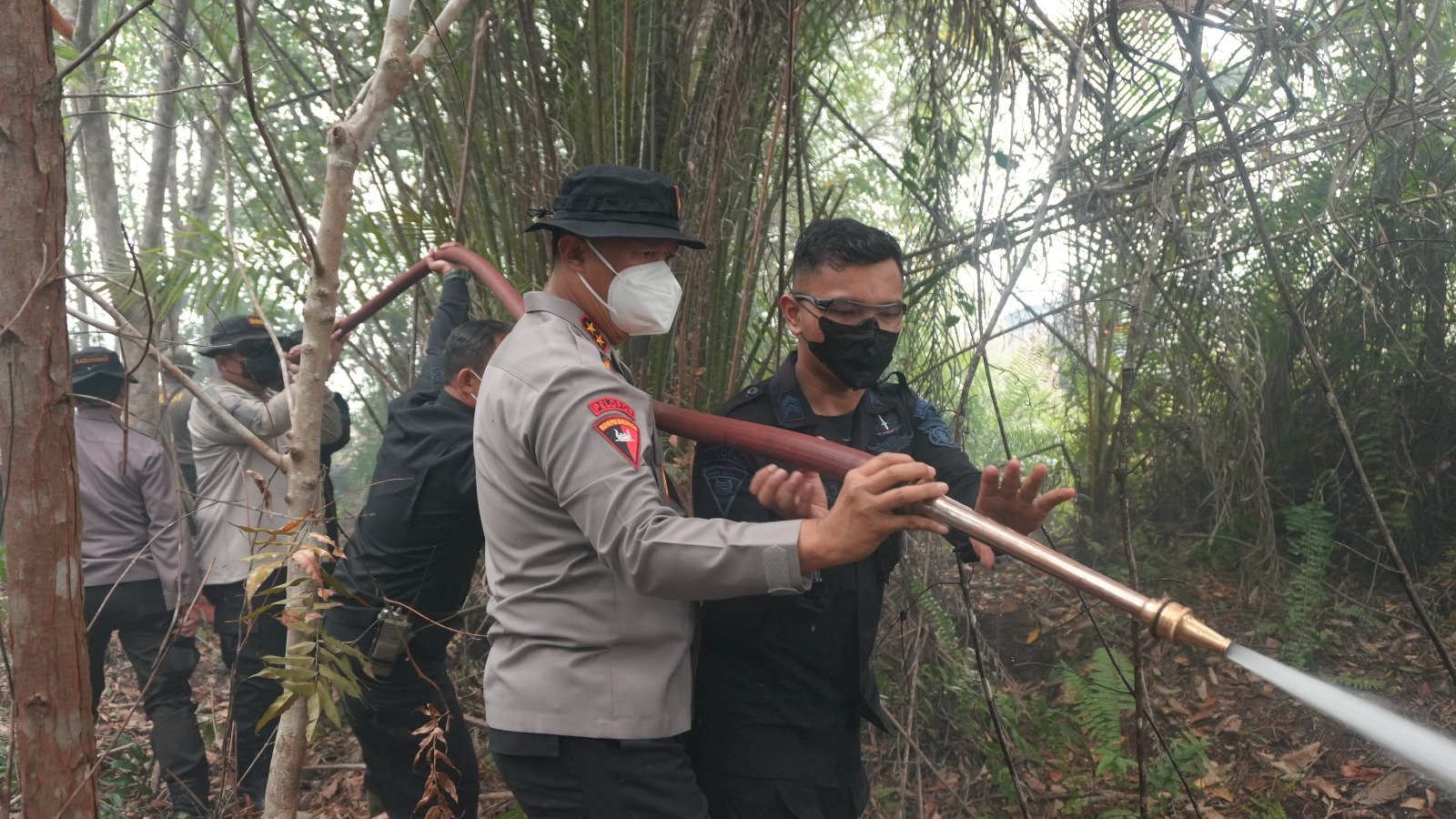 Perkuat Kebersamaan, Kapolda Kalteng Motivasi Satgas Karhutla Lewat Makan Siang Bersama