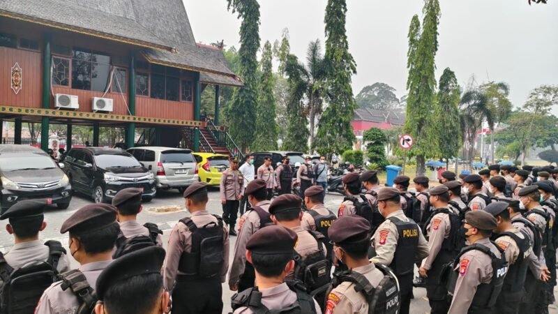 Polresta Palangka Raya Gelar Apel Kesiapan Pam Aksi Damai di Kantor Gubernur Kalteng