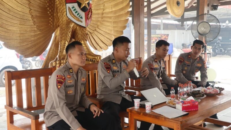 Cegah Karhutla, Tim BKO Lemdiklat Polri Edukasi Warga di Bukit Tunggal