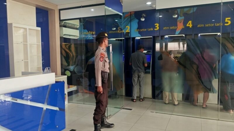 Ciptakan Rasa Aman, Satpamobvit Polresta Palangka Raya Laksanakan Pengamanan Bank