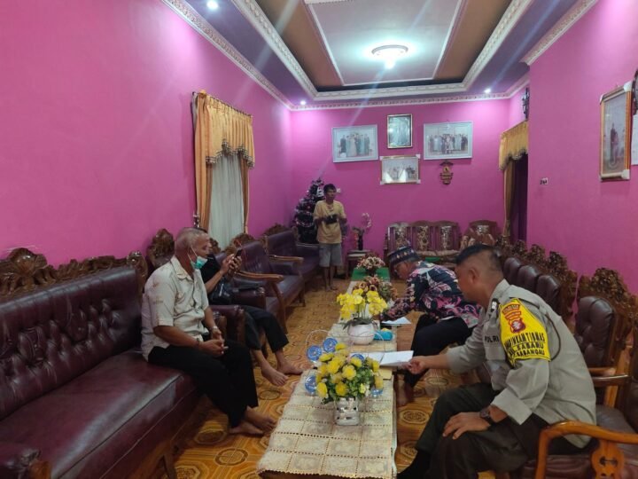 Dimuka Warganya, Bhabinkamtibmas Polsek Sabangau Harapkan Pos Kamling Selalu Diaktifkan di Kelurahan Sabaru