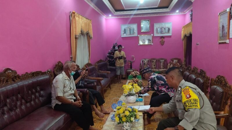 Dimuka Warganya, Bhabinkamtibmas Polsek Sabangau Harapkan Pos Kamling Selalu Diaktifkan di Kelurahan Sabaru