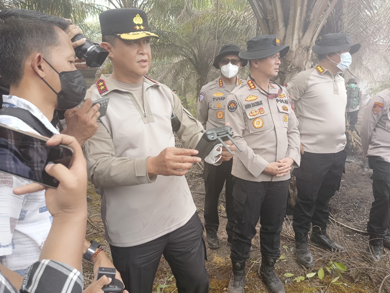 Polda Kalteng Optimalkan Serbuk Tepung Singkong “Hertindo AF31”, Untuk Padamkan Bara di Lahan Gambut