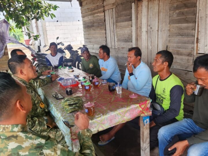 Pasis Sesko TNI LVI Dorong Petani Buah Naga Kelampangan Buka Lahan Tanpa Bakar