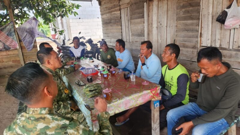 Pasis Sesko TNI LVI Dorong Petani Buah Naga Kelampangan Buka Lahan Tanpa Bakar
