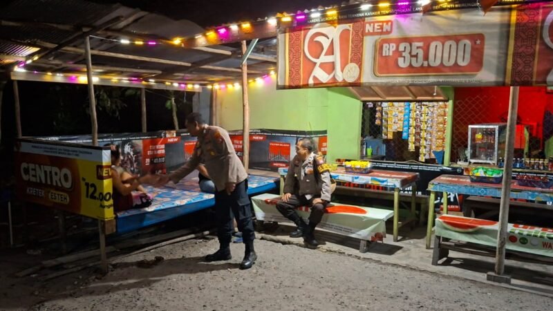 Datangi Warung Kopi, Patroli Polsek Bukit Batu Sharing Kamtibmas dengan Warga Marang