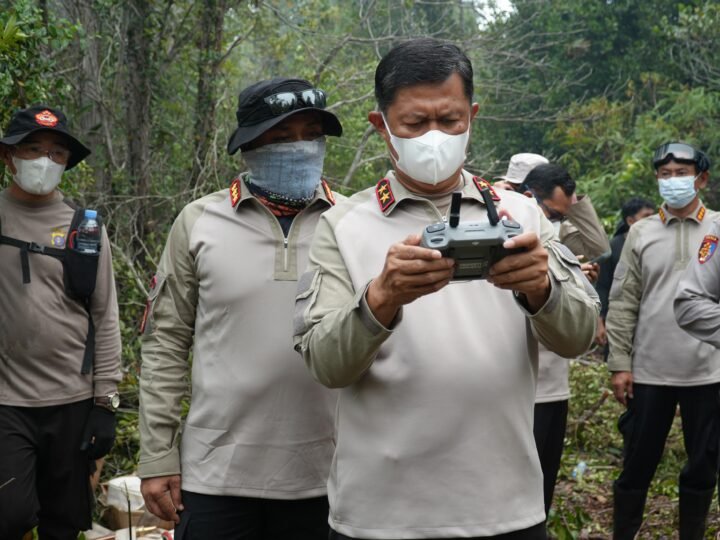 Atasi Karhutla di Tjilik Riwut Km.21 hingga 23 Palangka Raya, Kapolda Kalteng Bersama Gubernur Optimalkan Sumur Bor Sepanjang 3 KM