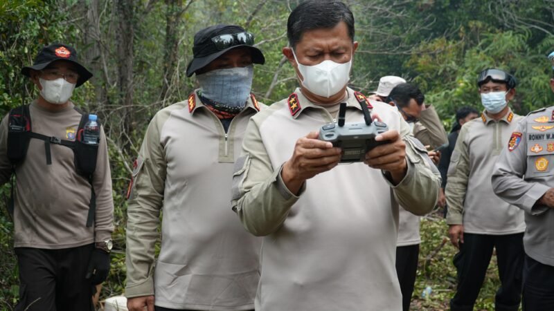 Atasi Karhutla di Tjilik Riwut Km.21 hingga 23 Palangka Raya, Kapolda Kalteng Bersama Gubernur Optimalkan Sumur Bor Sepanjang 3 KM