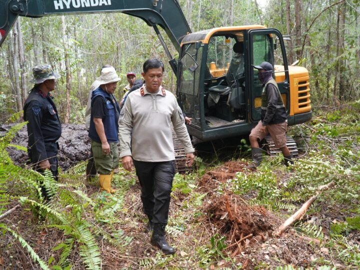 Polda Kalteng Perkuat Penyekatan Api untuk Cegah Karhutla Meluas