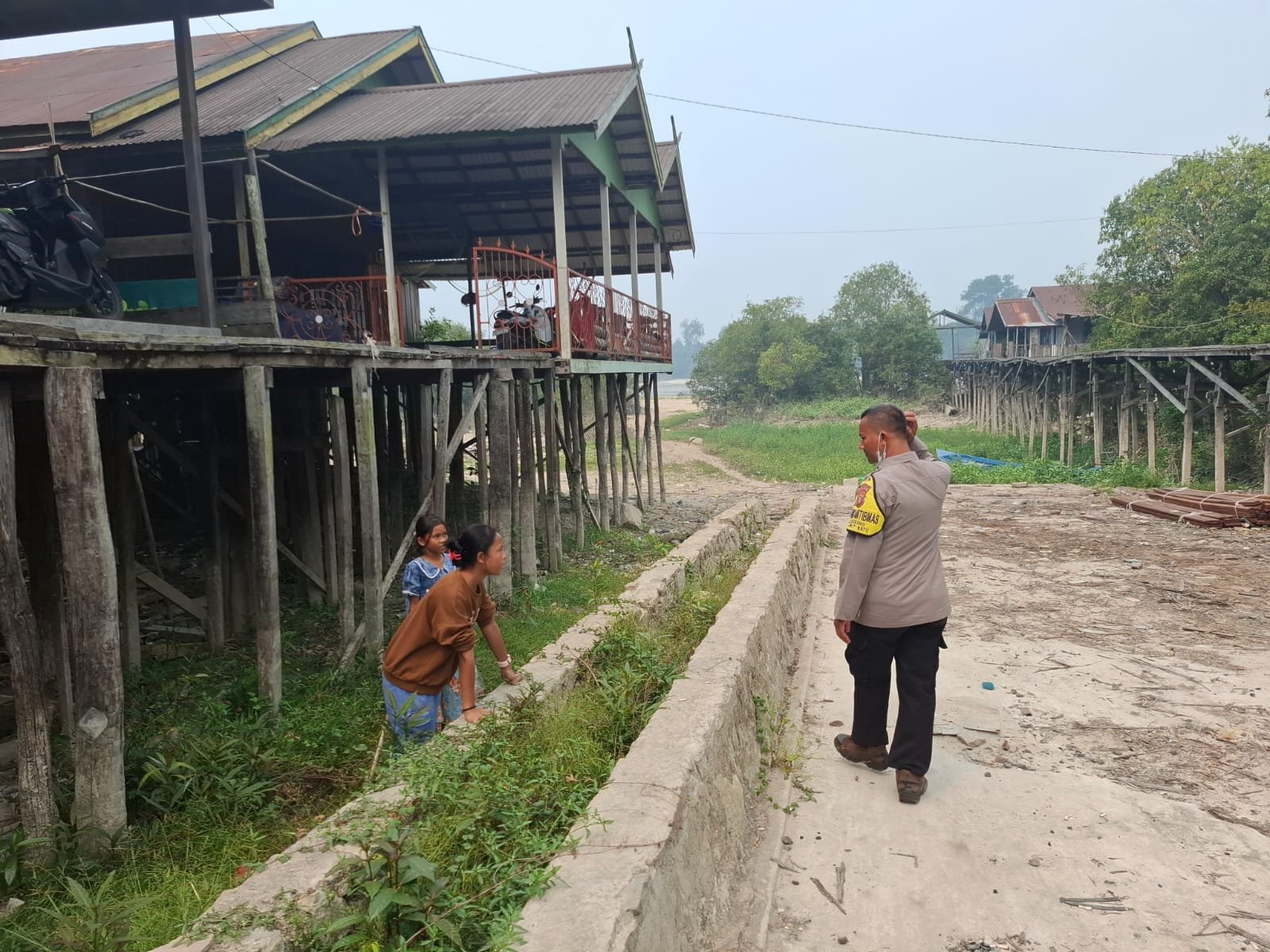 Musim Kemarau, Patroli Polsek Bukit Batu Kunjungi Sungai Rungan
