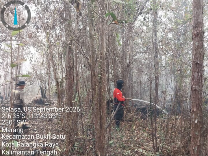 Satgas Polresta Palangka Raya Gerak Cepat Padamkan Karhutla di Kawasan Jalan Saluang Belum