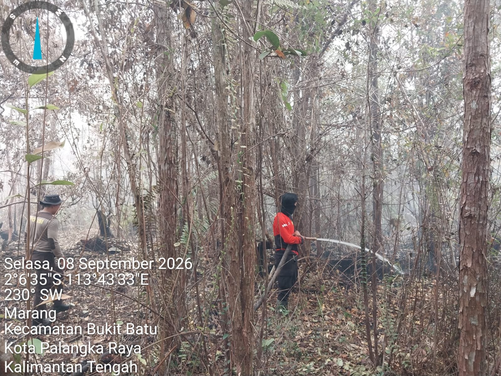 Satgas Polresta Palangka Raya Gerak Cepat Padamkan Karhutla di Kawasan Jalan Saluang Belum