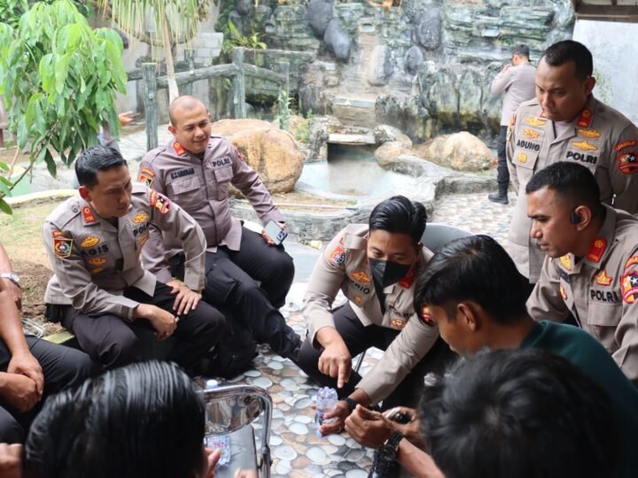 Melalui Sambang dan Dialogis, Serdik Sespimen Polri Dikreg 67 Sosialisasikan Pencegahan Karhutla