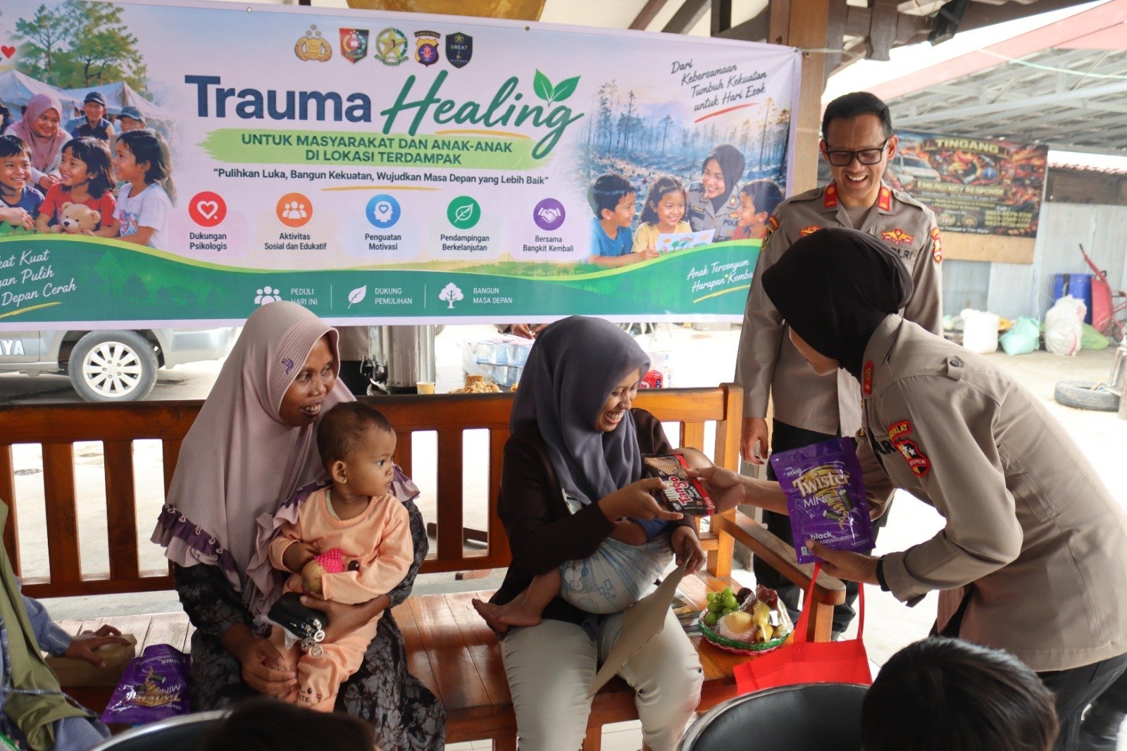 Bangkit Bersama, Serdik Sespimen Polri Dikreg 67 Hadirkan Trauma Healing untuk Warga Terdampak Karhutla di Palangka Raya