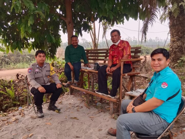 Bhabinkamtibmas Gaung Baru Sambangi Posko Karhutla, Perkuat Kesiapsiagaan di Rakumpit