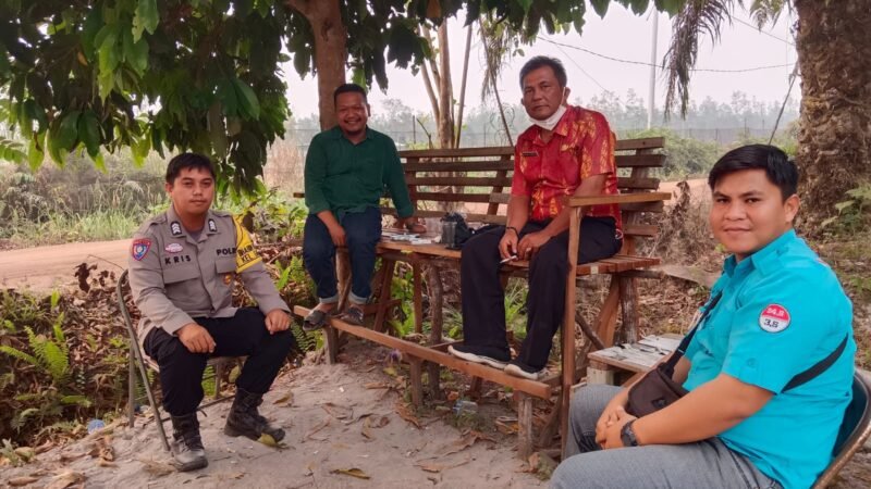 Bhabinkamtibmas Gaung Baru Sambangi Posko Karhutla, Perkuat Kesiapsiagaan di Rakumpit