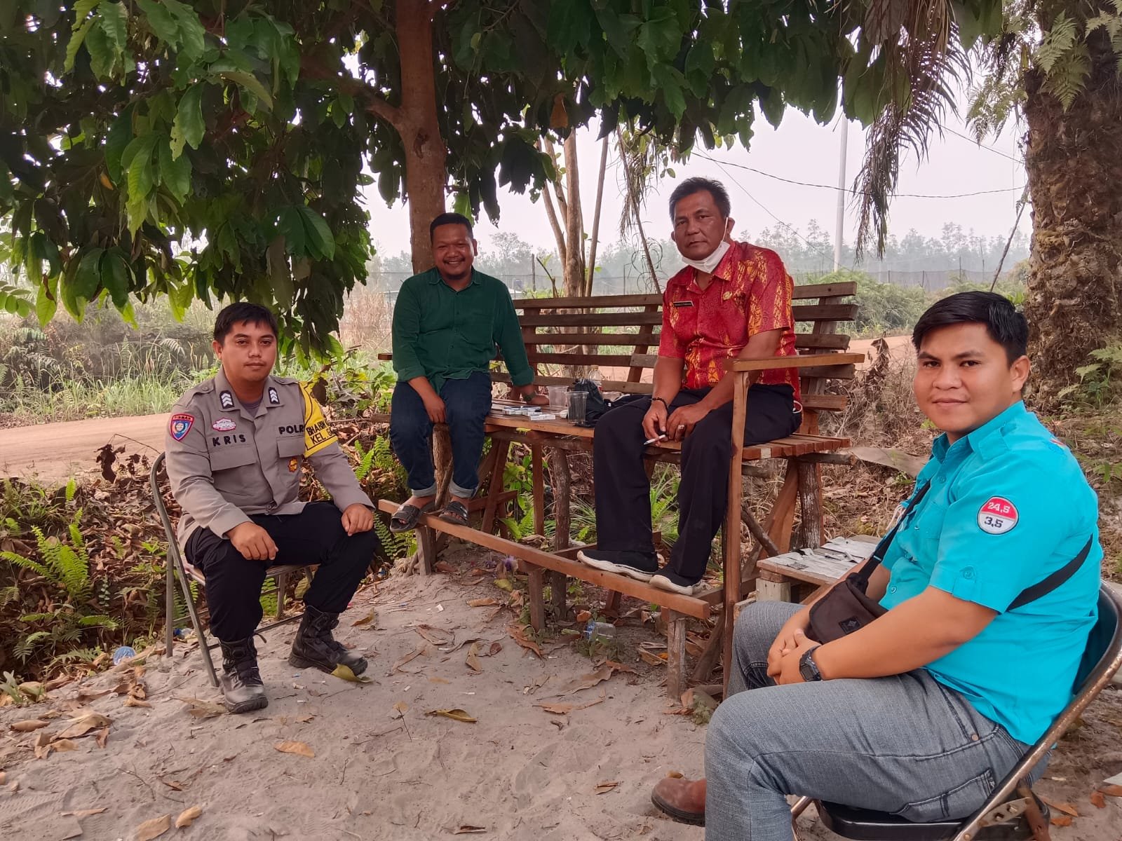 Bhabinkamtibmas Gaung Baru Sambangi Posko Karhutla, Perkuat Kesiapsiagaan di Rakumpit