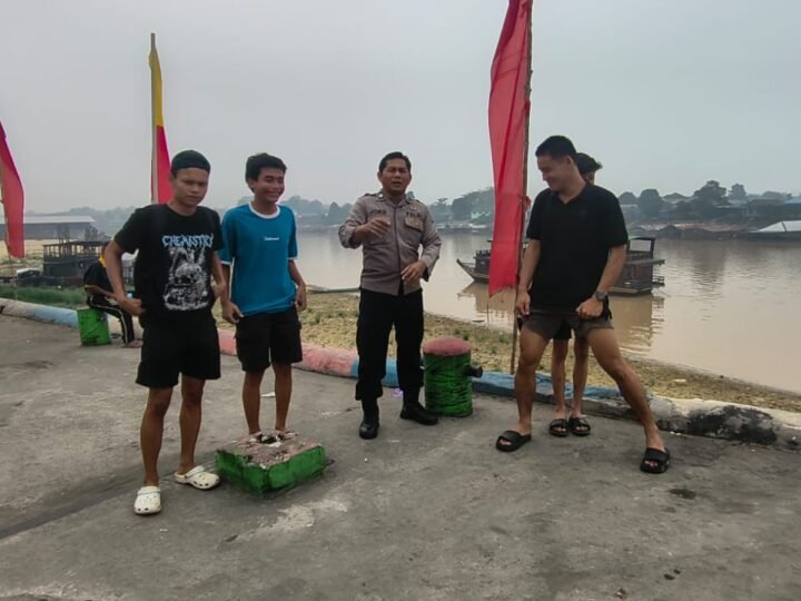 Patroli Dialogis, Polsek Pahandut Sampaikan Pesan Kamtibmas di Pelabuhan Rambang