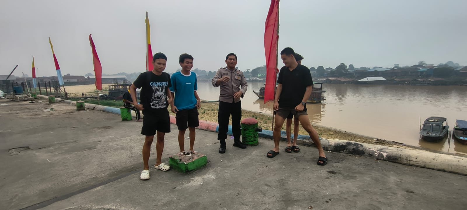 Patroli Dialogis, Polsek Pahandut Sampaikan Pesan Kamtibmas di Pelabuhan Rambang
