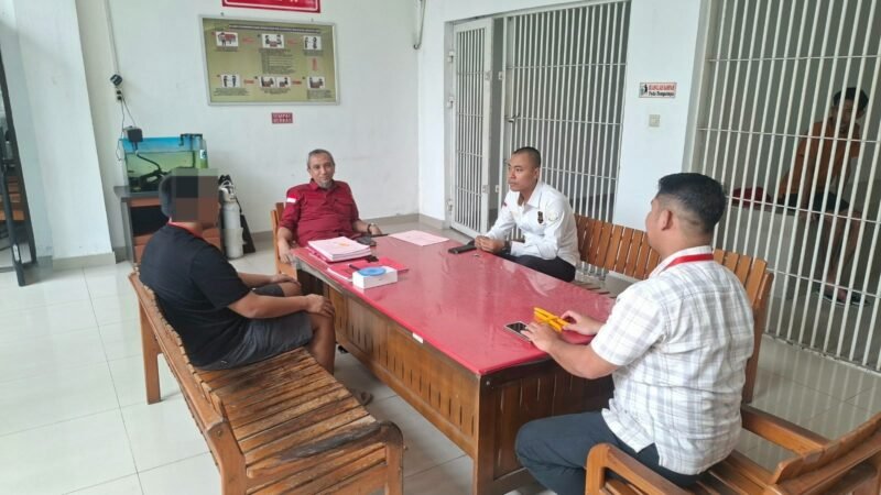 Unit I Reskrim Polsek Pahandut Serahkan Terduga Pelaku dan Barang Bukti ke JPU