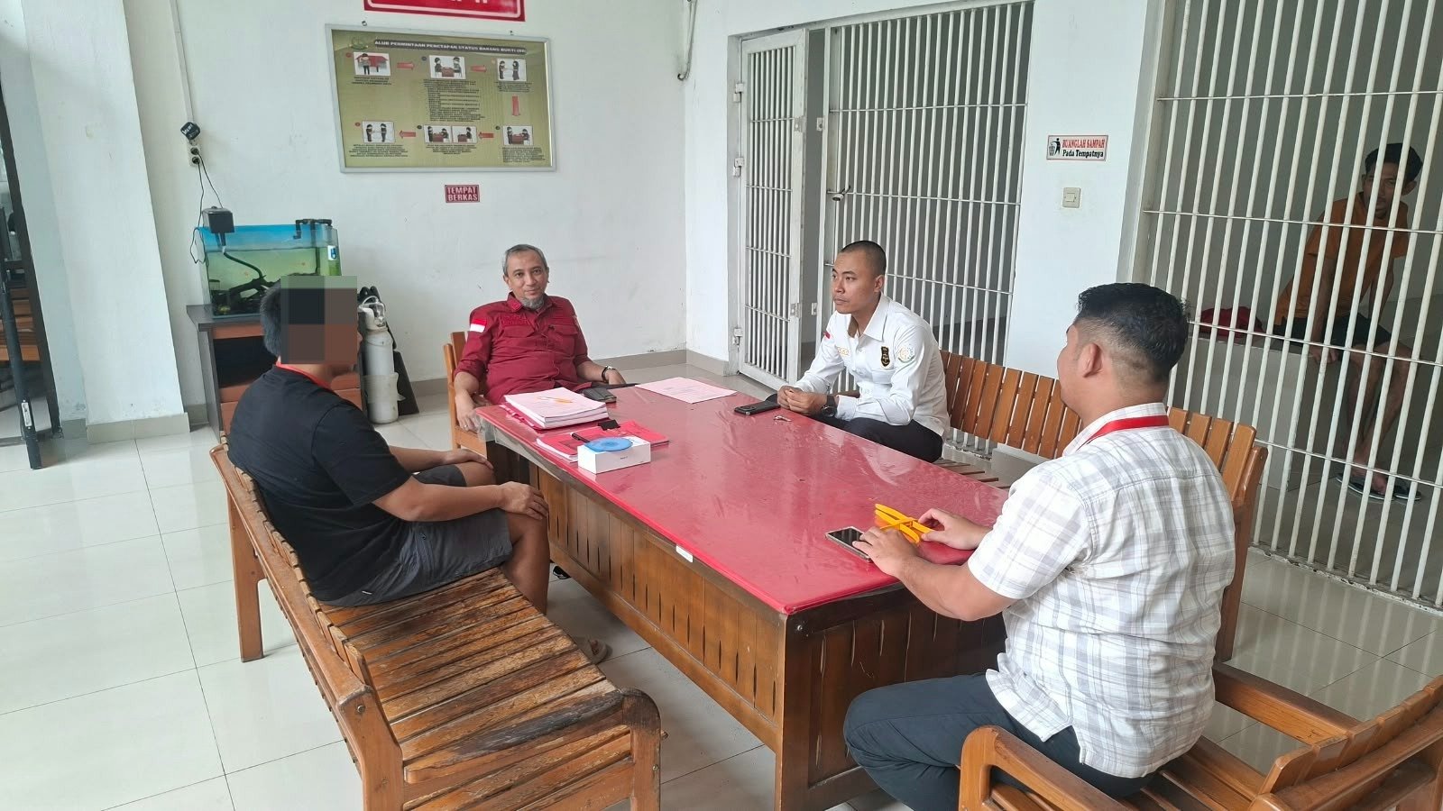Unit I Reskrim Polsek Pahandut Serahkan Terduga Pelaku dan Barang Bukti ke JPU