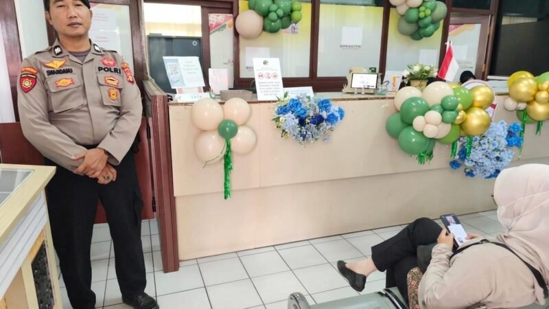 Di Kantor Perbankan, Satpamobvit Polresta Palangka Raya Intensifkan Pengamanan