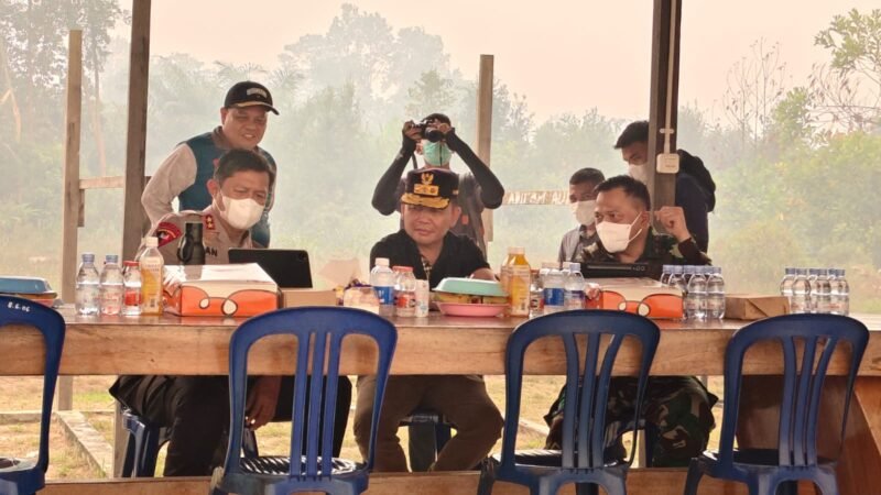 Bersama Gubernur dan Pangdam, Kapolda Kalteng Tinjau Posko Taktis Penanganan Karhutla