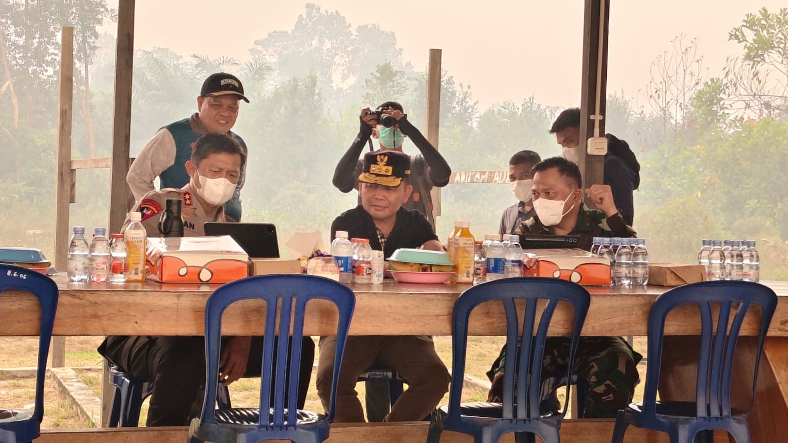 Bersama Gubernur dan Pangdam, Kapolda Kalteng Tinjau Posko Taktis Penanganan Karhutla