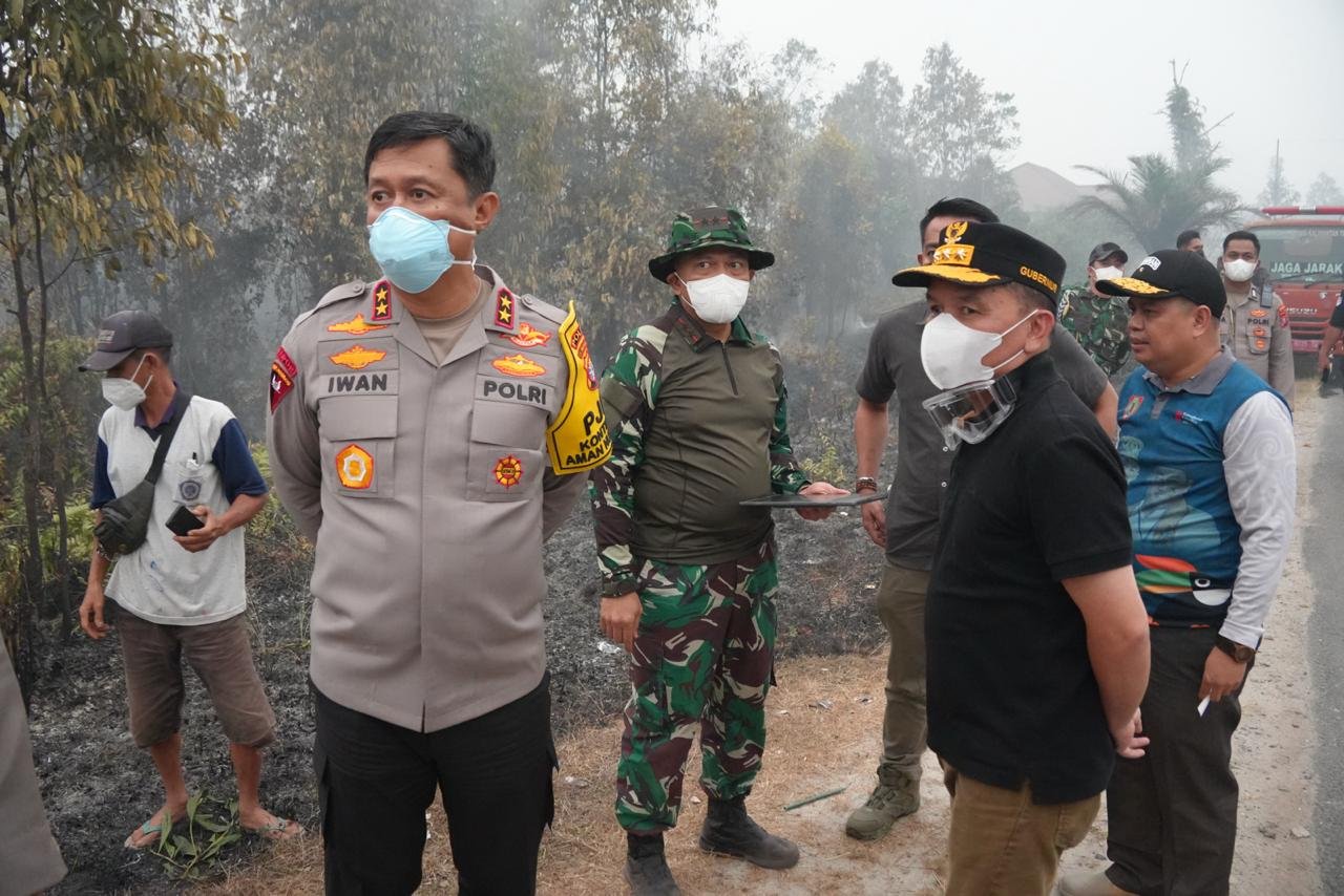 Pantau Karhutla di Bukit Rawi Bersama Gubernur dan Pangdam, Kapolda Kalteng Pastikan Ketersediaan Sumur Bor