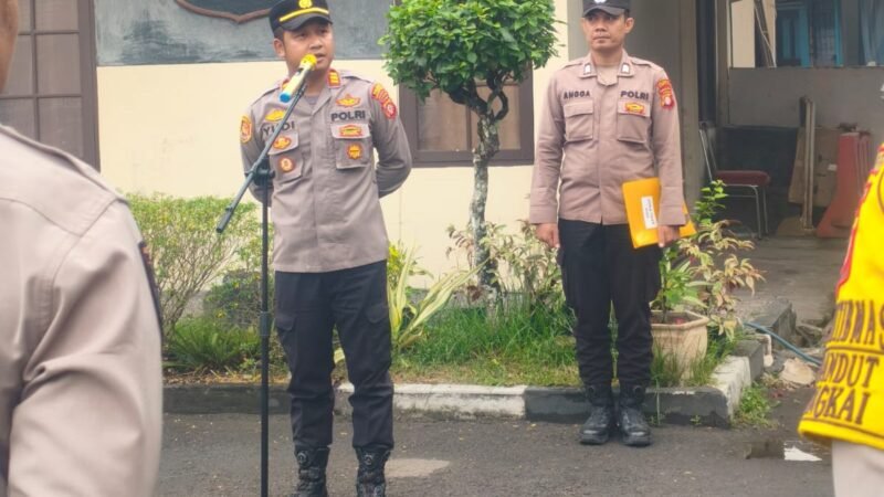 Pimpin Apel di Mapolsek, Kapolsek Pahandut: Mari Terus Kita Bersinergi Dukung Program Kerja Kapolresta yang Baru