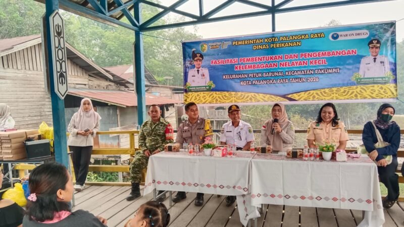 Dukung Program Pemberdayaan Nelayan, Bhabinkamtibmas Rakumpit Hadiri Kegiatan di Petuk Barunai