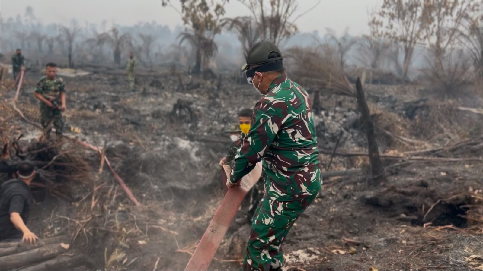 Pangdam XXII/TB Tinjau Penanganan Karhutla Di Km 21 Palangka Raya
