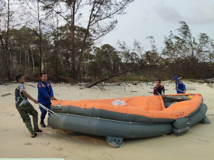 Dramatis, Ditpolairud Polda Kalteng Temukan 5 Liferaft Diduga Milik KM Virgo Transport 8 di Perairan Seruyan
