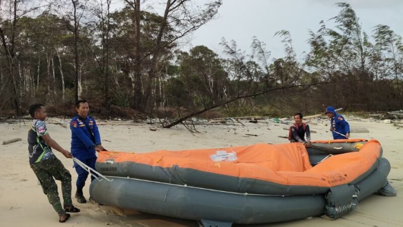 Dramatis, Ditpolairud Polda Kalteng Temukan 5 Liferaft Diduga Milik KM Virgo Transport 8 di Perairan Seruyan