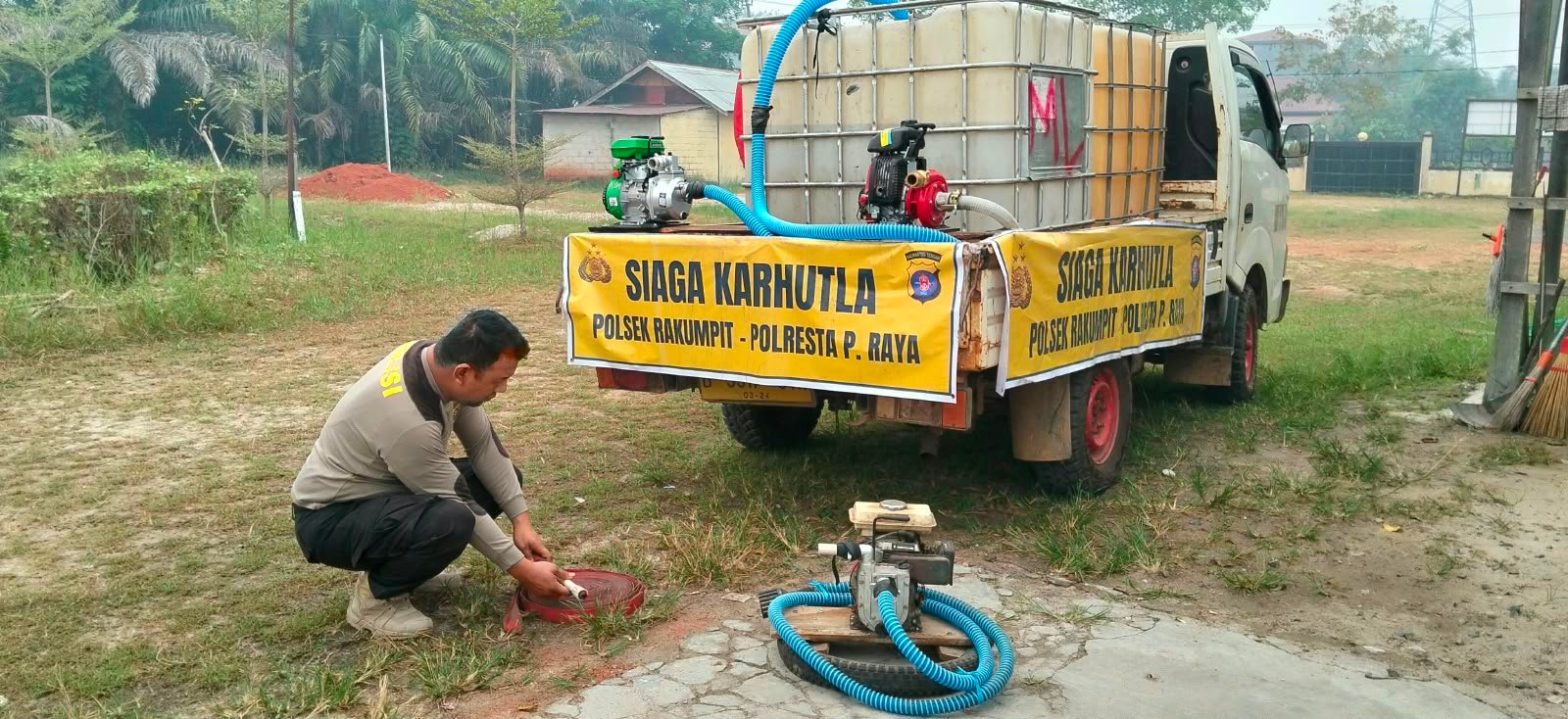 Mitgasi Karhutla, Polsek Rakumpit Siagakan Mobil dan Sarpras Pemadam