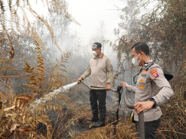 Polda Kalteng Optimalkan Pemadaman Karhutla di Manduhara Ujung dengan Cairan X-Fire