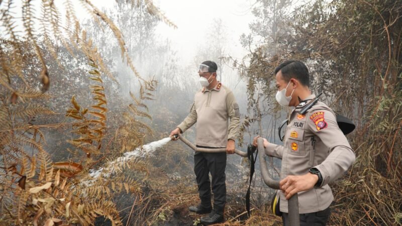 Polda Kalteng Optimalkan Pemadaman Karhutla di Manduhara Ujung dengan Cairan X-Fire