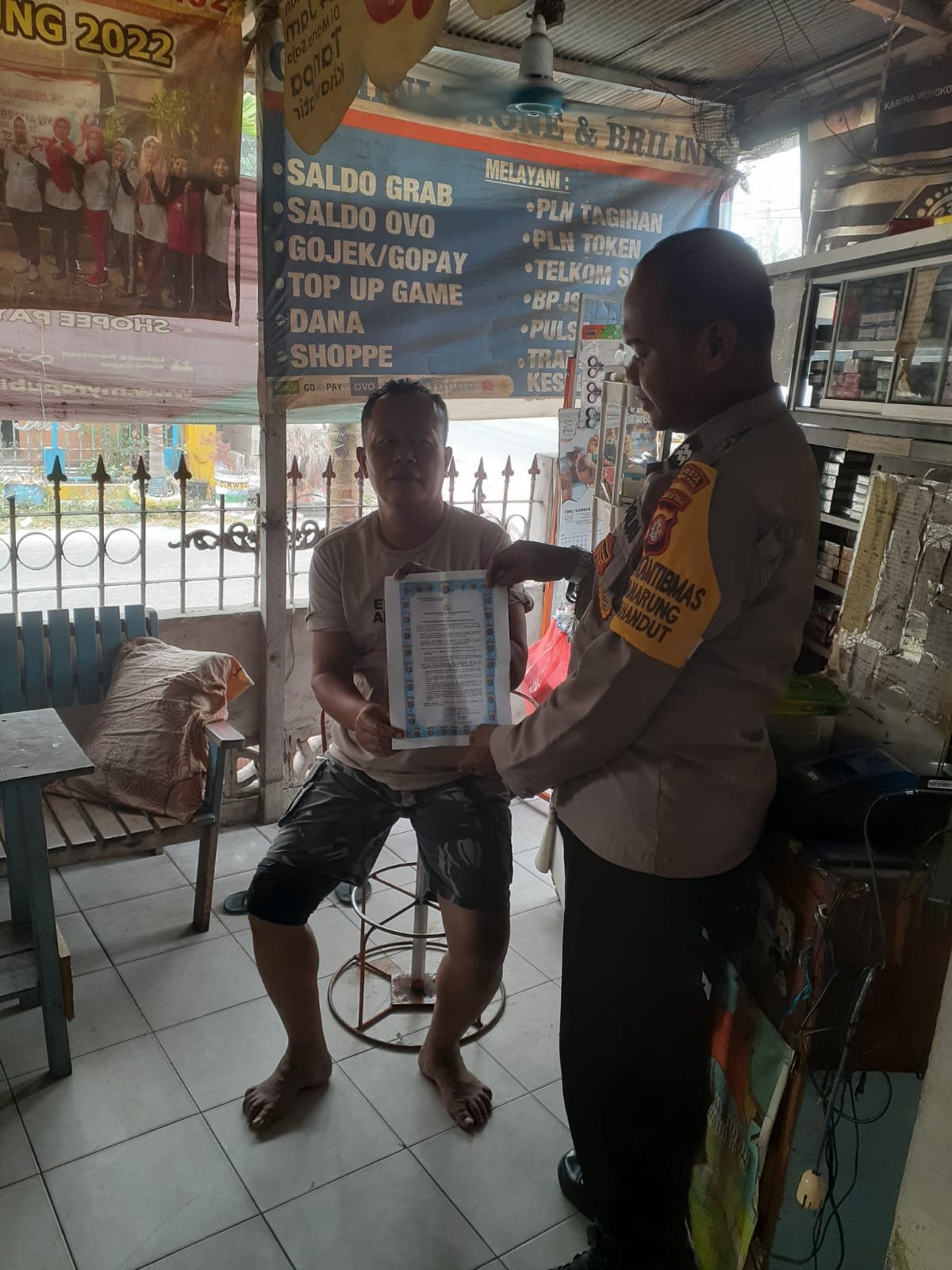 Masif Mitigasi Karhutla di Panarung, Bhabinkamtibmas Polsek Pahandut Sebarkan Maklumat Kapolda Kalteng