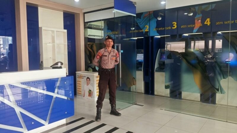 Jelang Akhir Pekan, Satpamobvit Polresta Palangka Raya Perkuat Pengamanan Bank